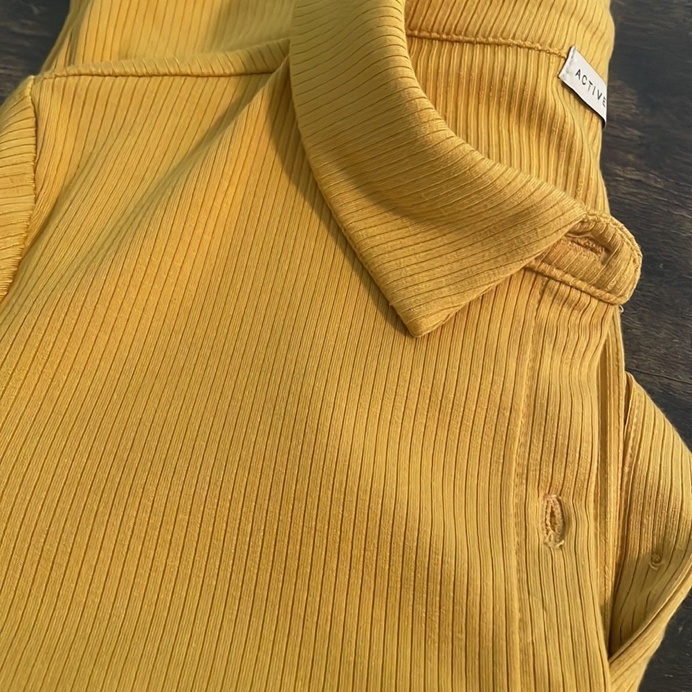 Active USA‎ Button Down Ribbed Top * Ribbed, Flattering Style * Size Small - Picture 15 of 15